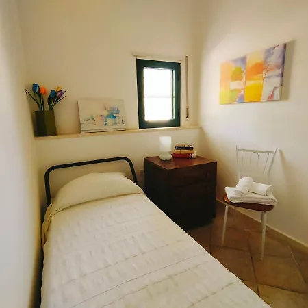 فيلة Lamia Montelarena