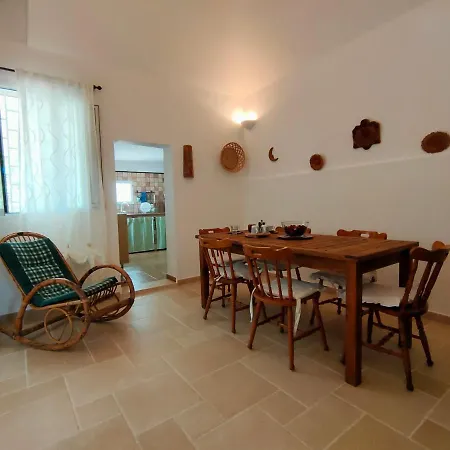فيلة Lamia Montelarena *